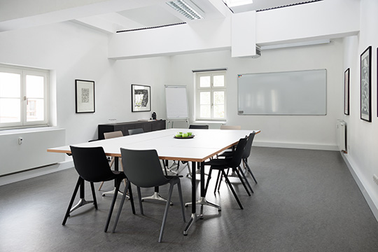 Beispielhafte Blockbestuhlung mit Blick in den Raum